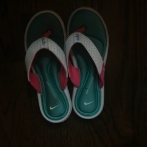 nike flip flops